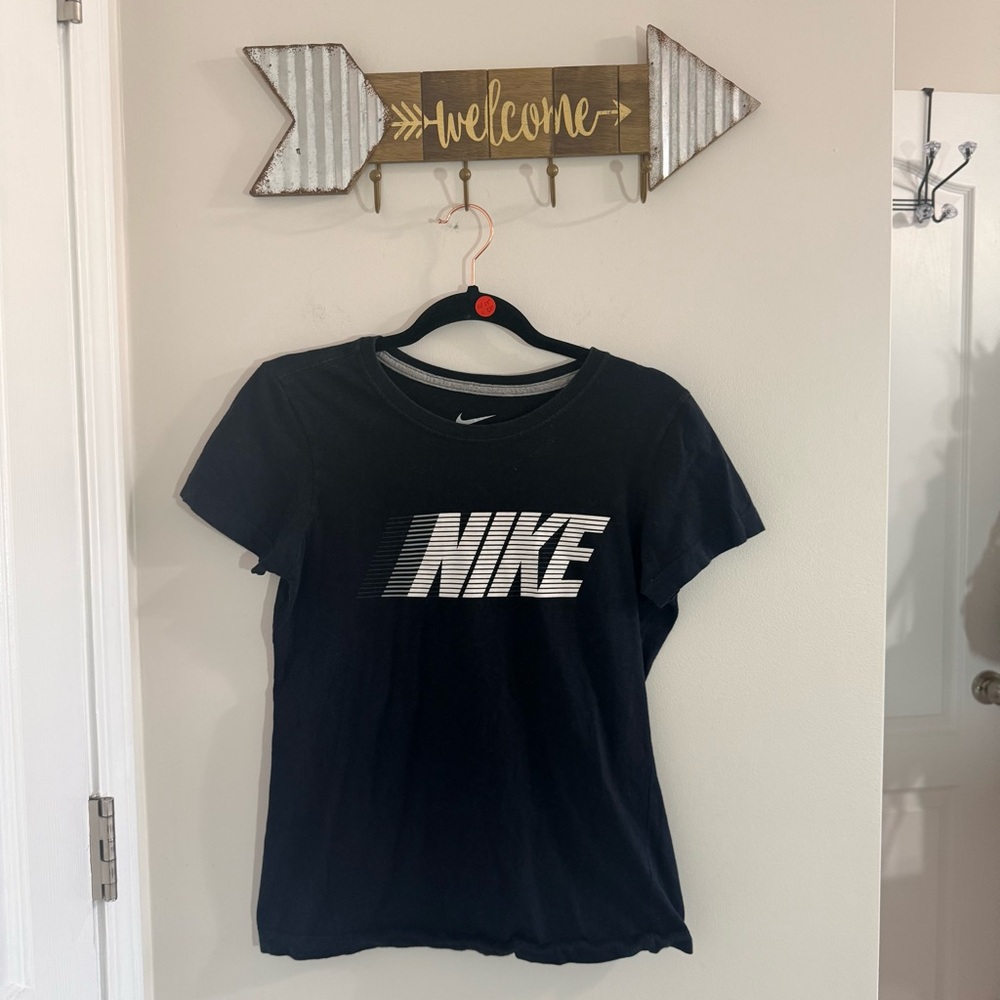 Nike Women’s Slim Fit Black Logo Tee Size Medium